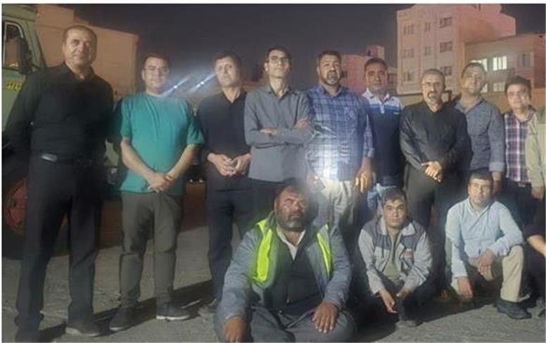 پرسنل واحد رفاه و خدمات مجتمع سنگ‌آهن سنگان از نخستین ساعات بامداد پای کار موکب خدمت‌رسانی