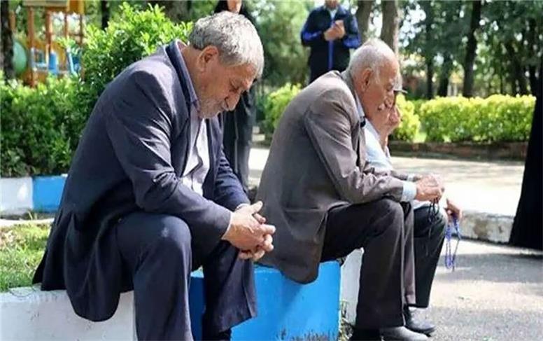 افزایش مستمر قیمت‌ها قدرت معیشتی بازنشستگان را تضعیف کرده است