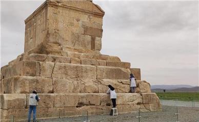 مرمتگر باید عاشق باشد نه کاسب و جاهل!