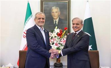 ترسیم نقشه راه تهران و اسلام آباد برای دستیابی به حجم روابط ۱۰ میلیارد دلاری