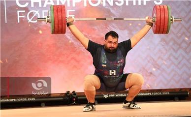 پس از ۸ سال انتظار؛ تیم ملی وزنه برداری ایران بر بام جهان ایستاد