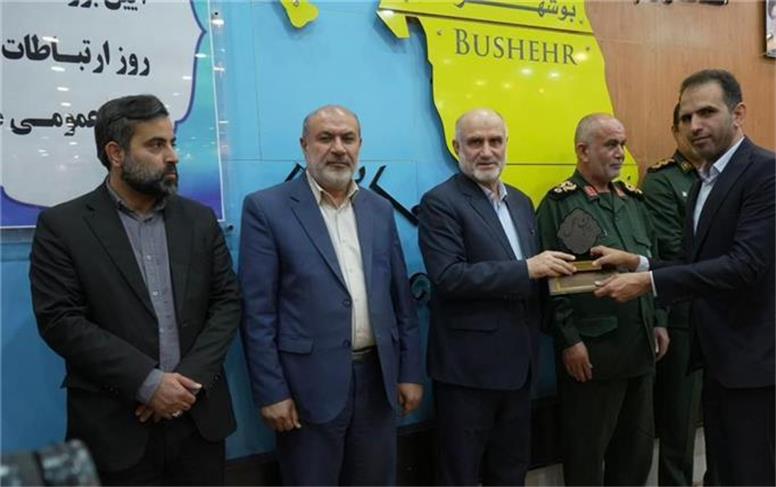 تقدیر از رئیس روابط عمومی پازارگاد به عنوان چهره برتر استان بوشهر